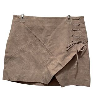 BLANK NYC 100% Leather Suede Mini Skirt Tan/Taupe Color Women’s Size 28 (size 6)